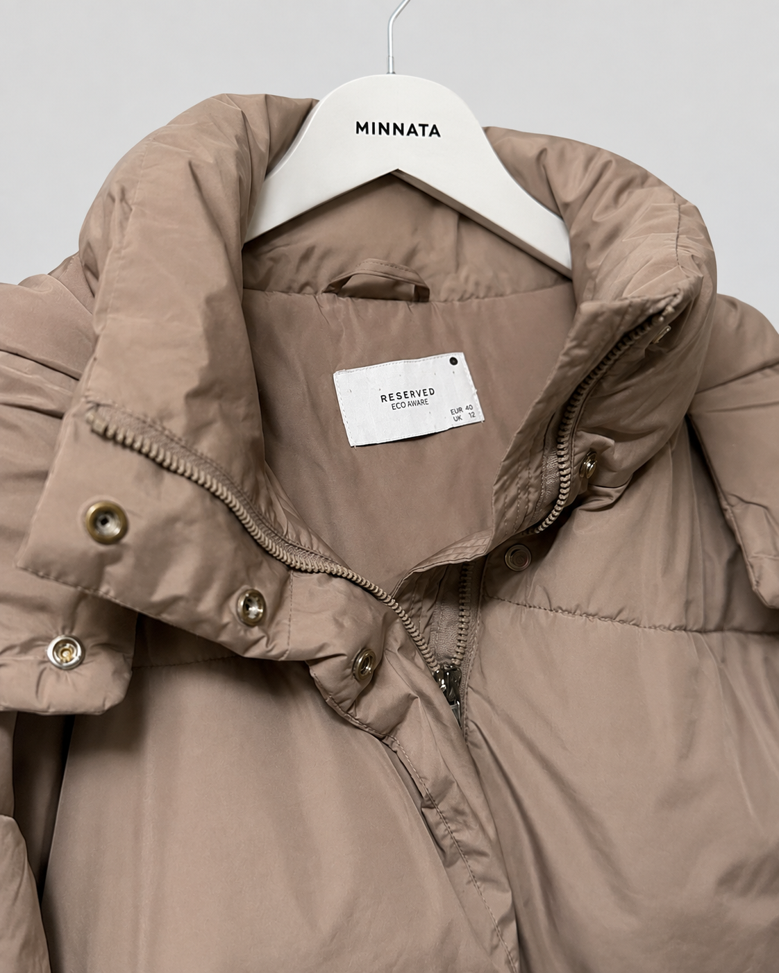 Parka larga puffer RESERVED Eco Aware | Con capucha | Talla 40 EUR / 12 UK|