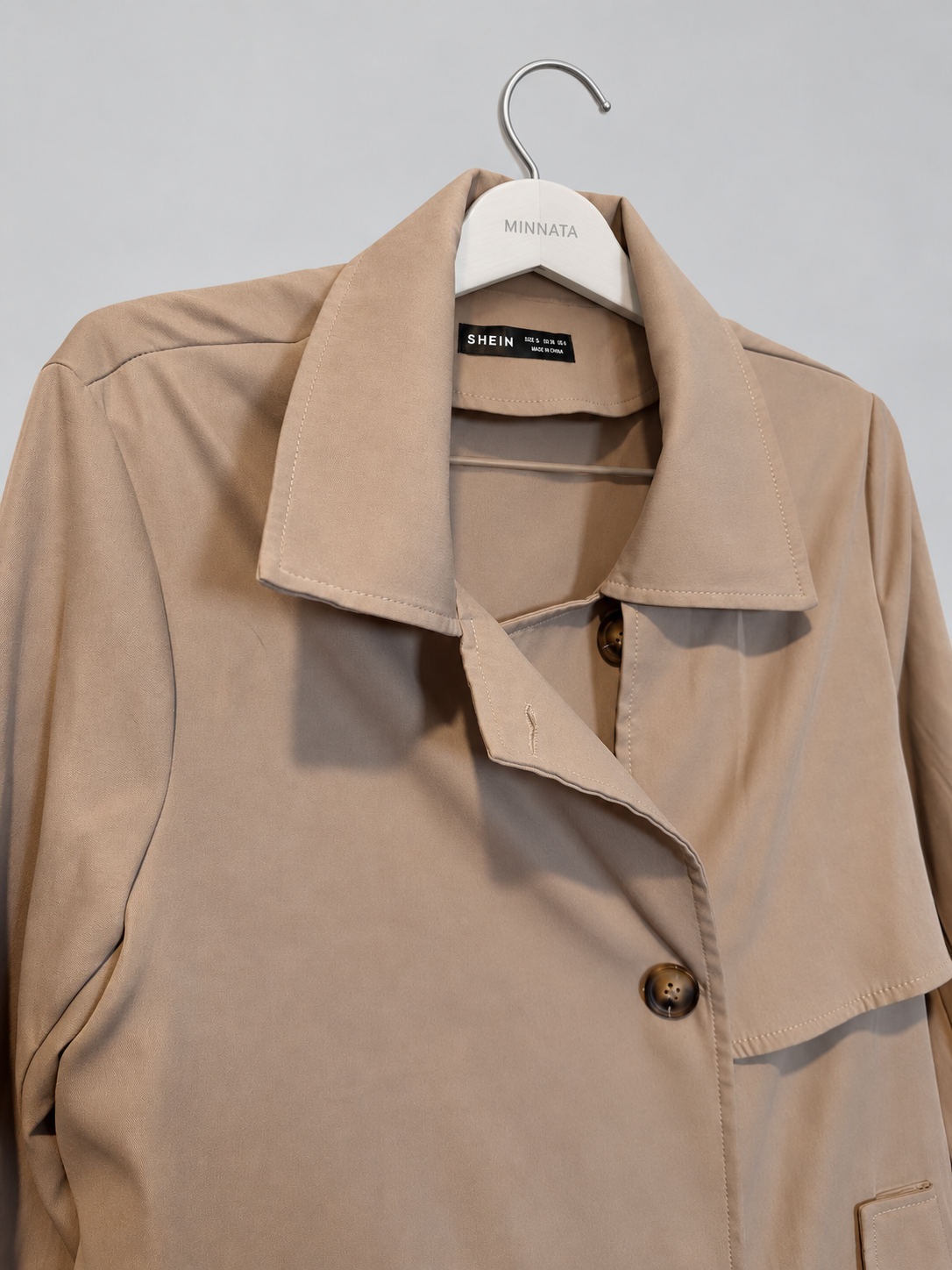 Trench coat SHEIN | Beige arena con cinturón | talla XS (calza S/M)