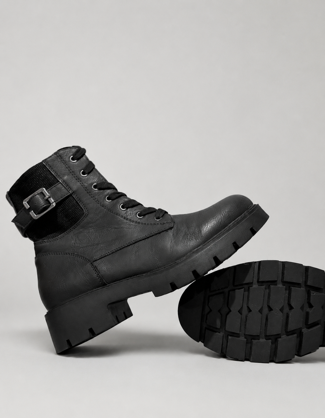 Botines marca Via della Rose | Militares con Hebilla | Talla indicada 38 (25.5 cm)