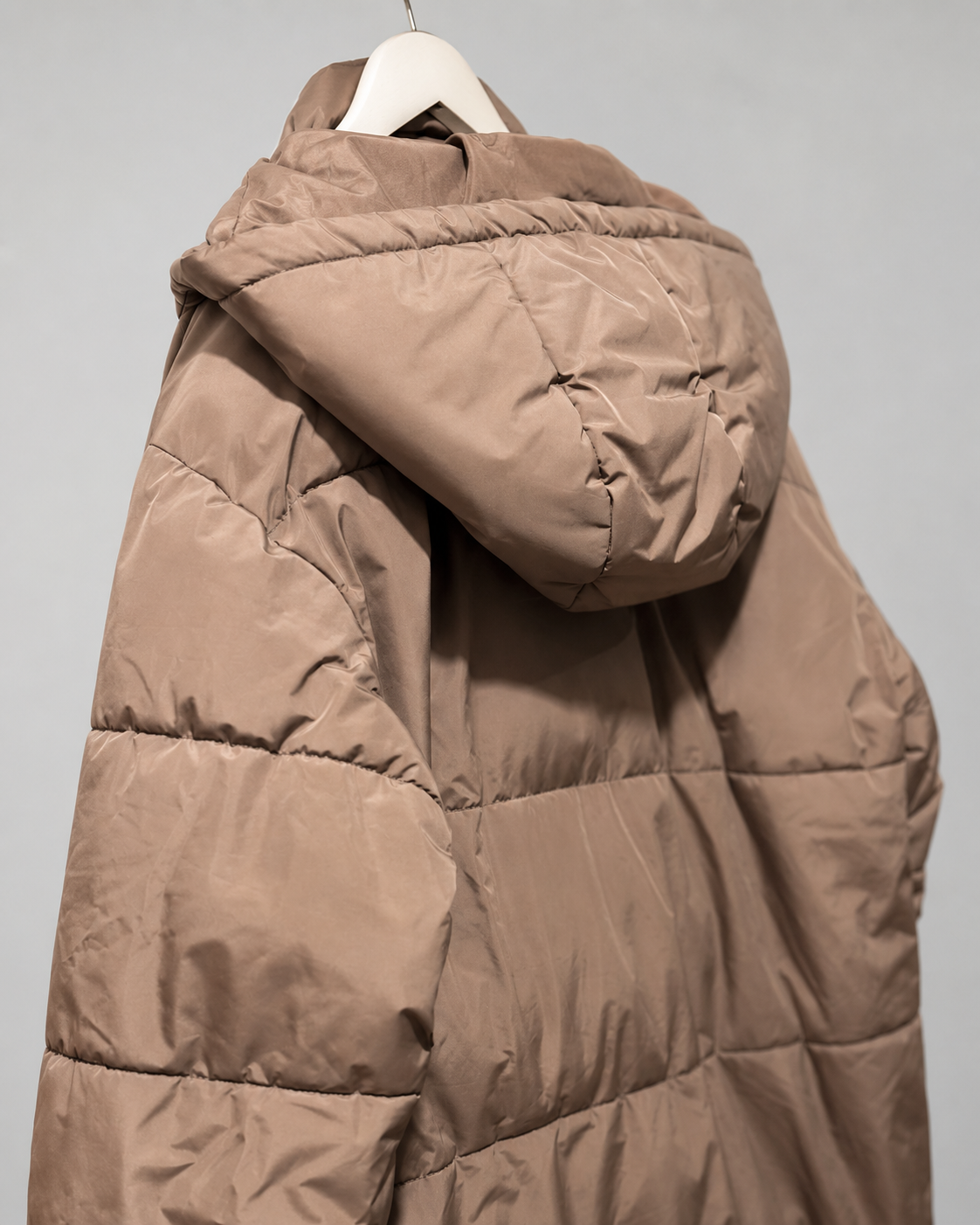 Parka larga puffer RESERVED Eco Aware |  Con capucha | Talla 40 EUR / 12 UK|