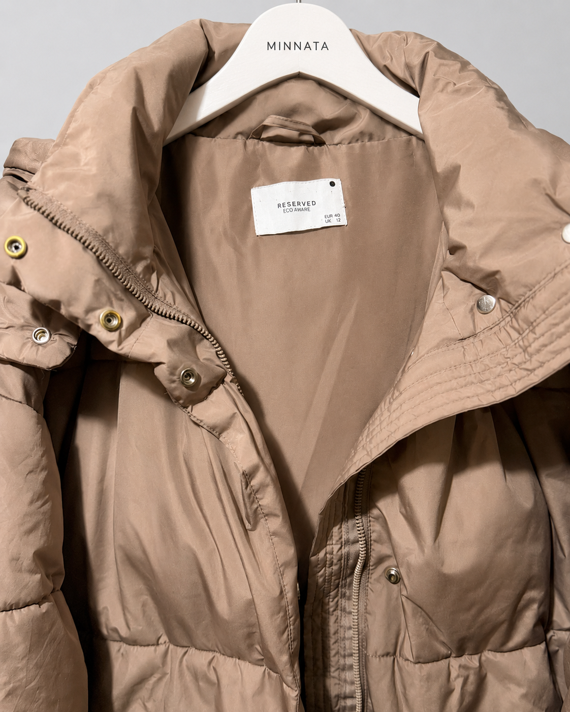 Parka larga puffer RESERVED Eco Aware |  Con capucha | Talla 40 EUR / 12 UK|