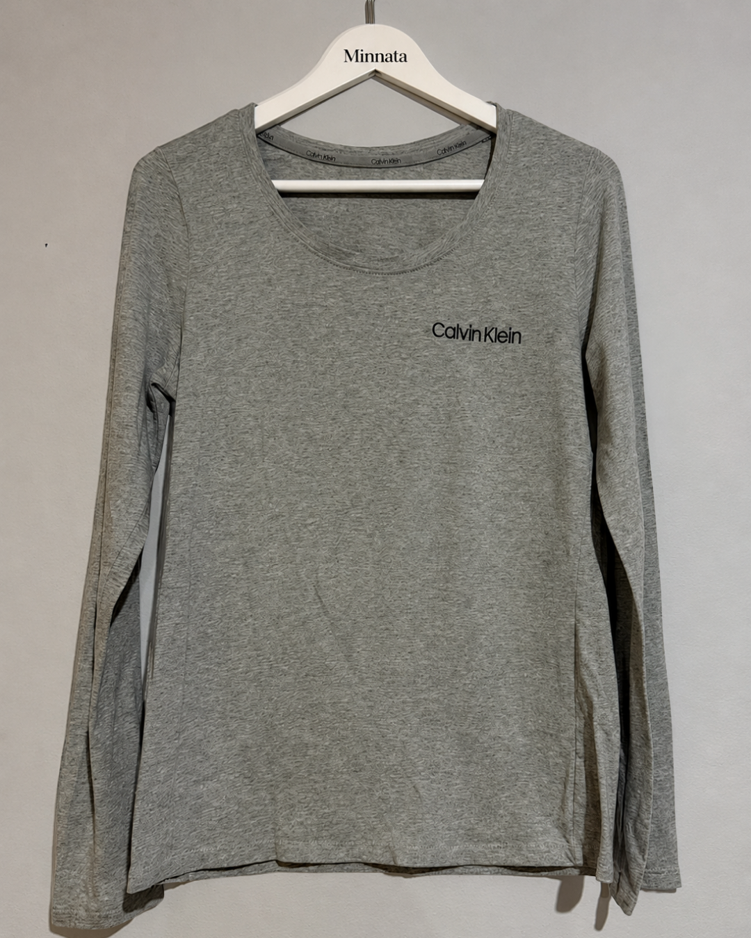 Polera Manga Larga Calvin Klein | Talla indicada S
