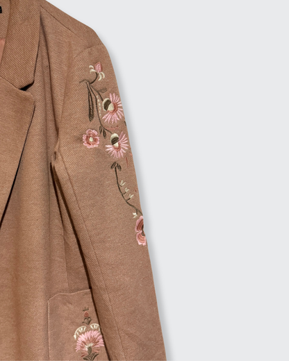 Blazer ONLY | Nude con Bordado Floral | Talla M