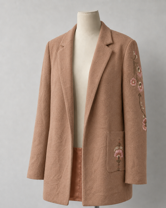 Abrigo ONLY | Nude con Bordado Floral | Talla M