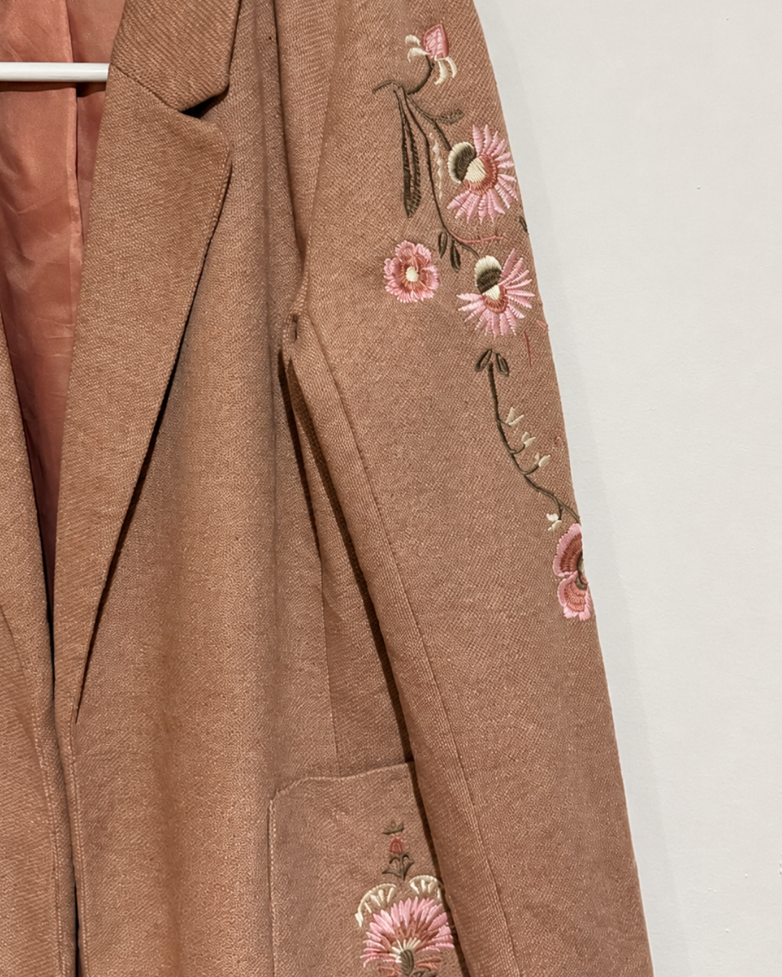 Blazer ONLY | Nude con Bordado Floral | Talla M