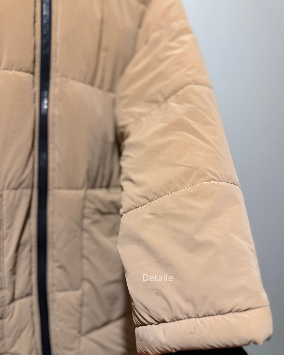 Parka larga puffer Zara — Camel/beige con capucha