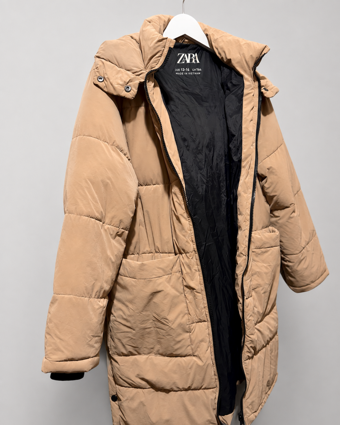 Parka larga puffer Zara — Camel/beige con capucha