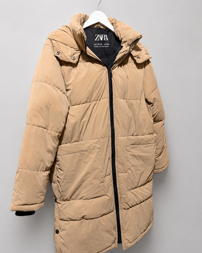 Parka larga puffer Zara — Camel/beige con capucha
