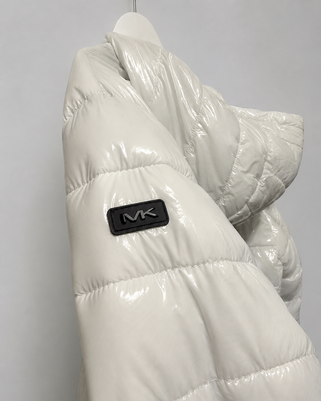 Parka puffer MICHAEL KORS | Blanco perlado brillante con capucha sustentable
